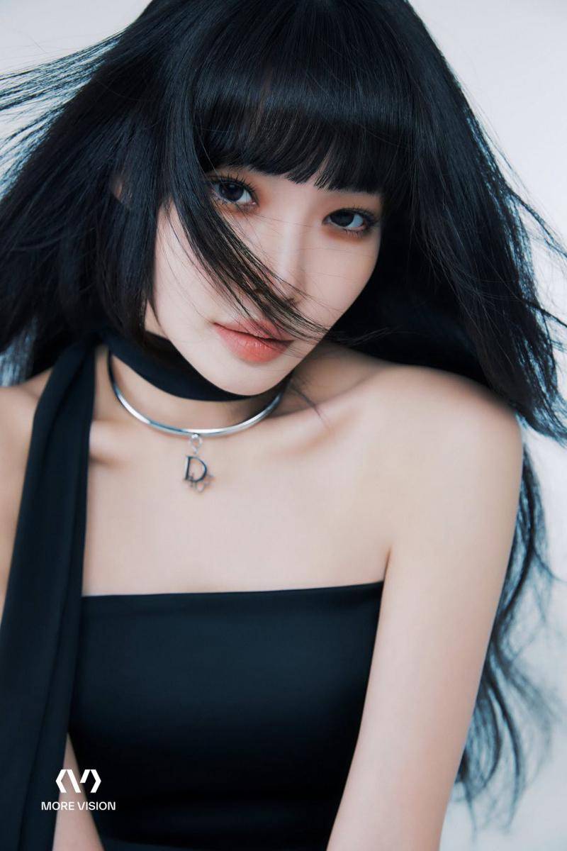 potret terbaru Chungha setelah teken kontrak dengan More Vision (twitter.com/MOREVISIONKR)