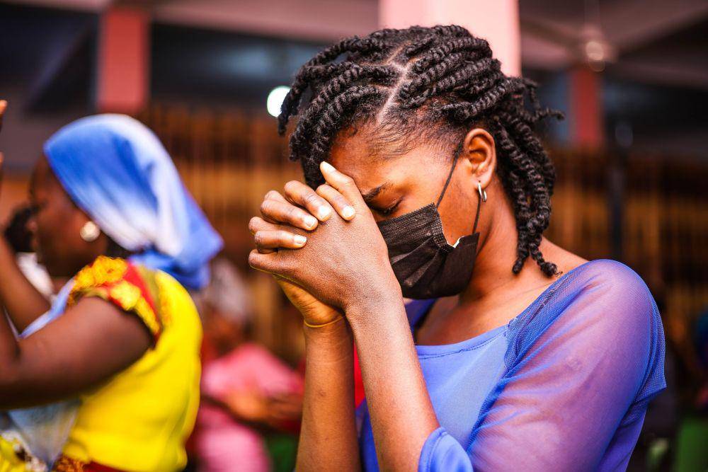 ilustrasi berdoa (unsplash.com/Gracious Adebayo)