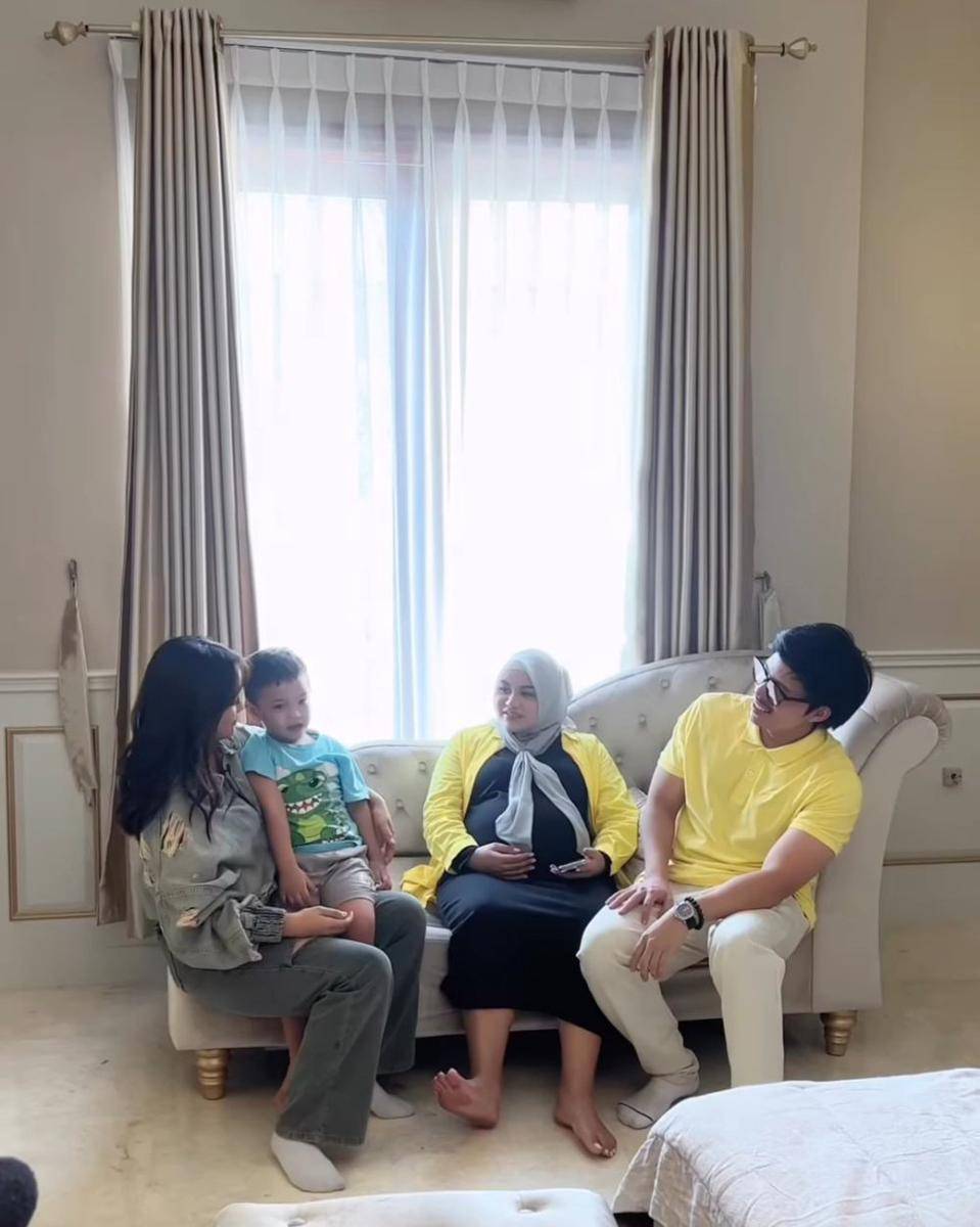 Fuji dan Aurel Atta (instagram.com/fuji_an)