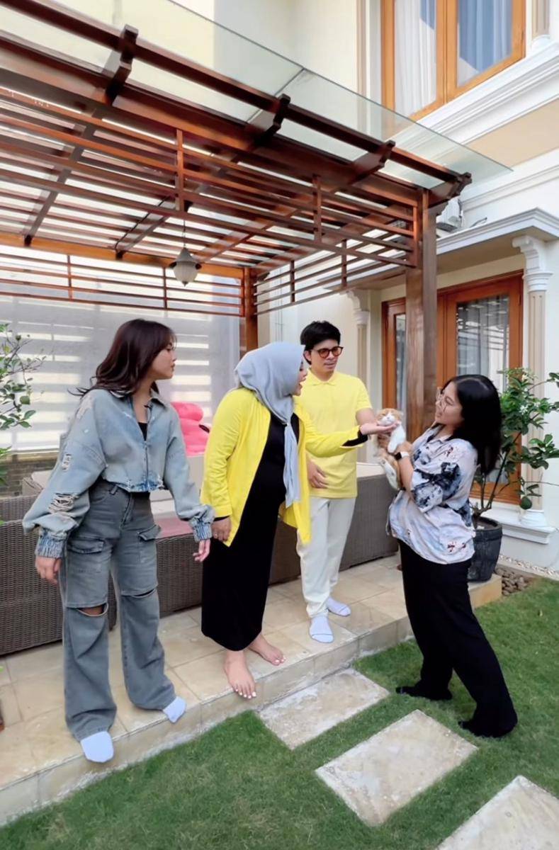 Fuji dan Aurel Atta (instagram.com/fuji_an)