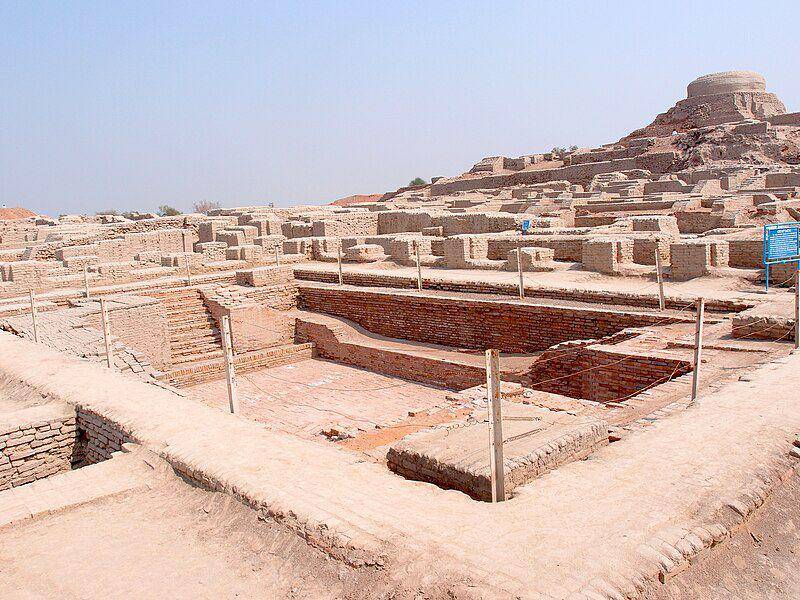 The Ruins of Mohenjo-Daro (commons.wikimedia.org/Saqib Qayyum)