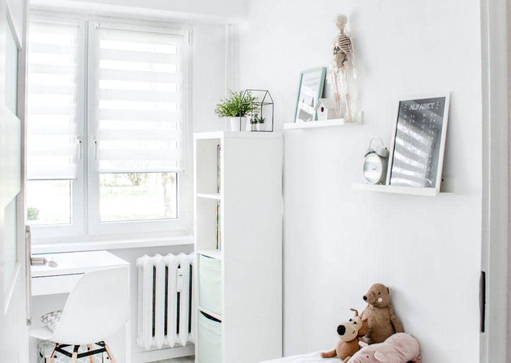 ilustrasi jendela dengan warna terang (pexels.com/Dominika Roseclay)