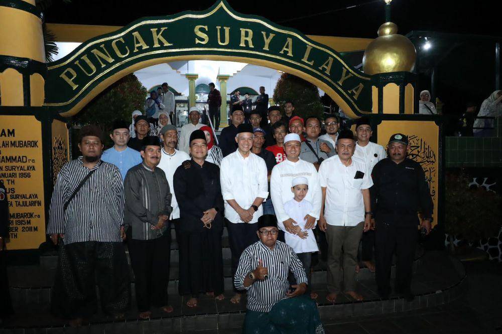 Ganjar Pranowo Ziarah ke Makan Abah Sepuh dan Abah Anom (IDN Times/Jabar)