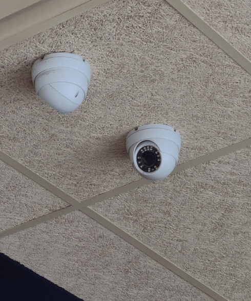 desain dan penempatan CCTV aneh (reddit.com/ImNotPuro)