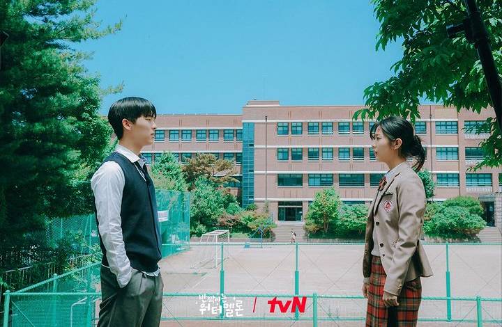 Choi Hyun Wook dan Shin Eun Soo sebagai Ha Yi Chan dan Yoon Cheong Ah di drakor Twinkling Watermelon (instagram.com/tvn_drama)