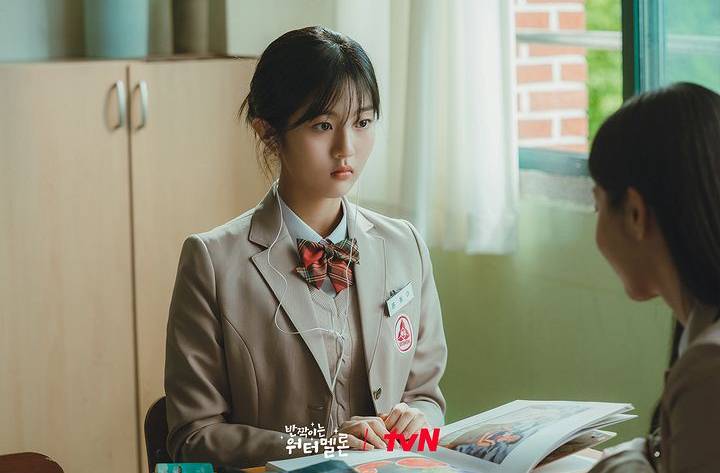 Shin Eun Soo sebagai Yoon Cheong Ah di drakor Twinkling Watermelon (instagram.com/tvn_drama)