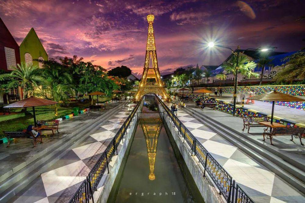 Tampak ikon di Pahlawan Street Center. (Instgram.com/madiun_info)