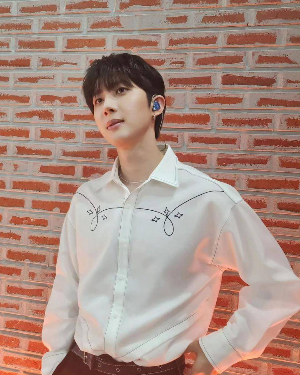 Hui PENTAGON (instagram.com/huitag_me)