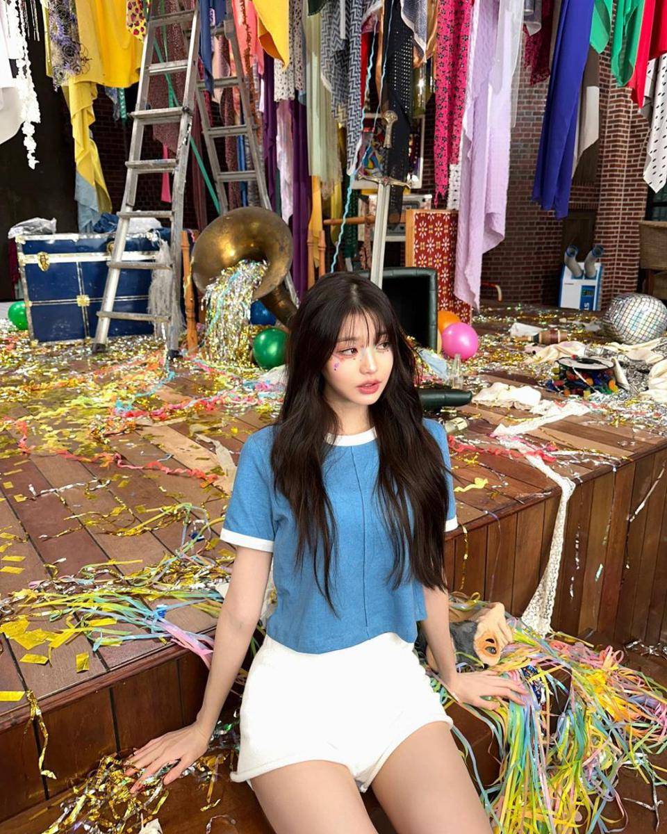 Wonyoung di Comeback I'VE MINE (instagram.com/for_everyoung10)