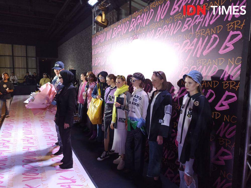 Peluncuran koleksi Brand No Brand New York x Paula Verhoeven di The Orient Hotel. 11 Oktober 2023. (IDN Times/M. Tarmizi Murdianto)