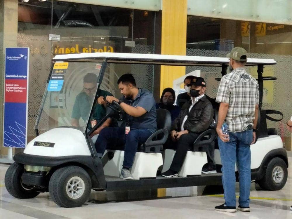 Syahrul Yasin Limpo di Bandara Sultan Hasanuddin Makassar bersiap berangkat ke Jakarta, Rabu (11/10/2023). Istimewa