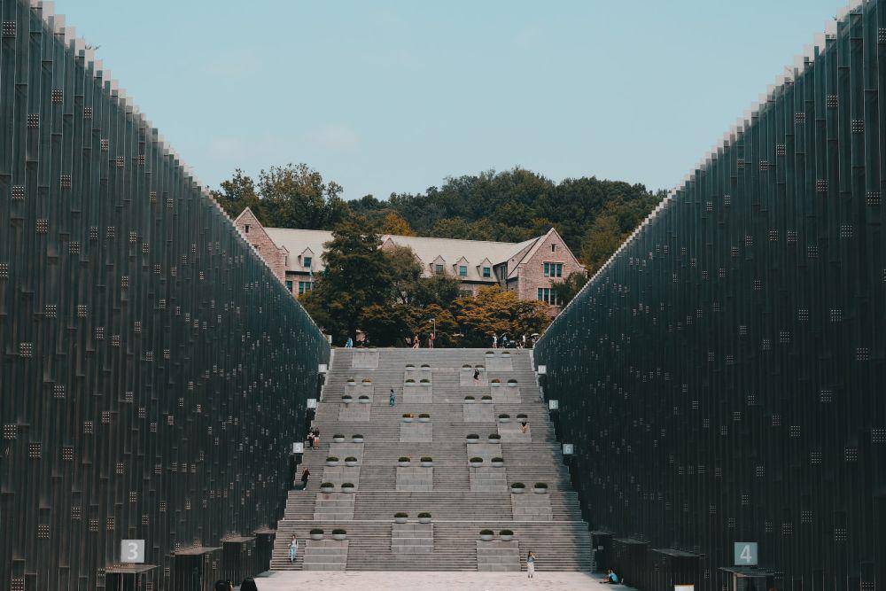 ilustrasi universitas di Korea Selatan (unsplash.com/Farrel Nobel)