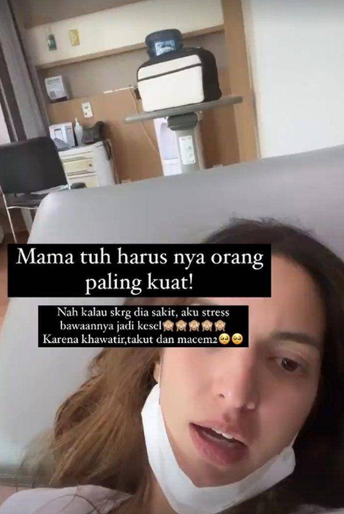 Ibu Nia Ramadhani sakit (Instagram.com/ramadhaniabakrie)