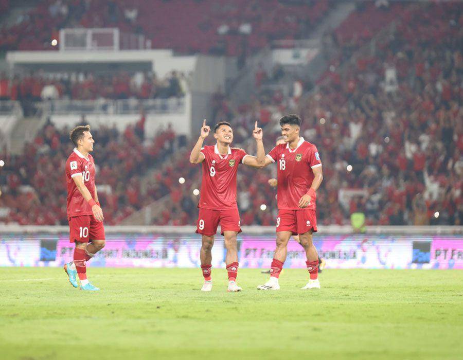 Dimas Drajat (tengah) usai mencetak gol. (Pssi.org)