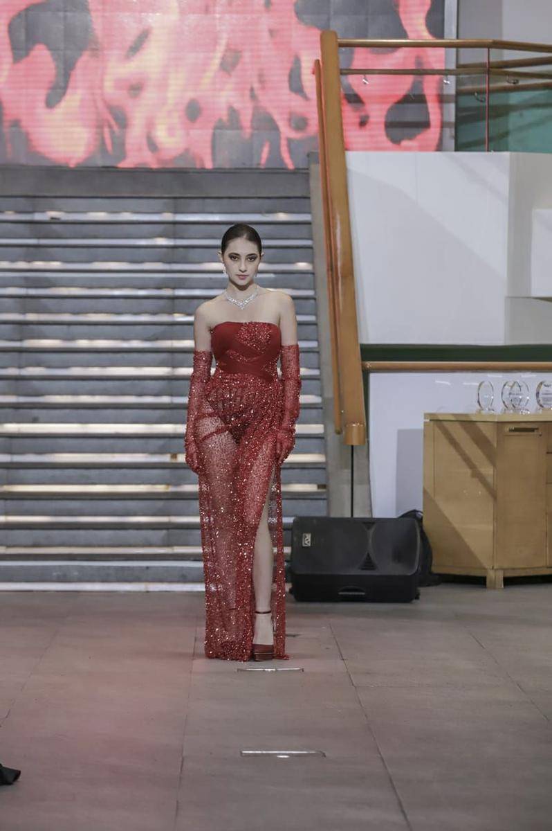 Koleksi FLAMES dari Julianto yang diperagakan di During Milan Fashion Week 2023. (dok. TIM MUARA BAGDJA)