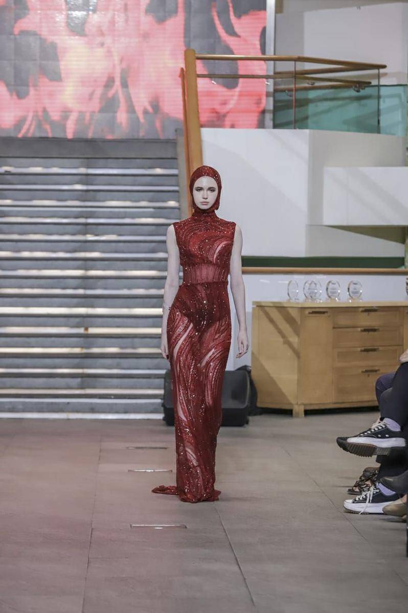 Koleksi FLAMES dari Julianto yang diperagakan di During Milan Fashion Week 2023. (dok. TIM MUARA BAGDJA)
