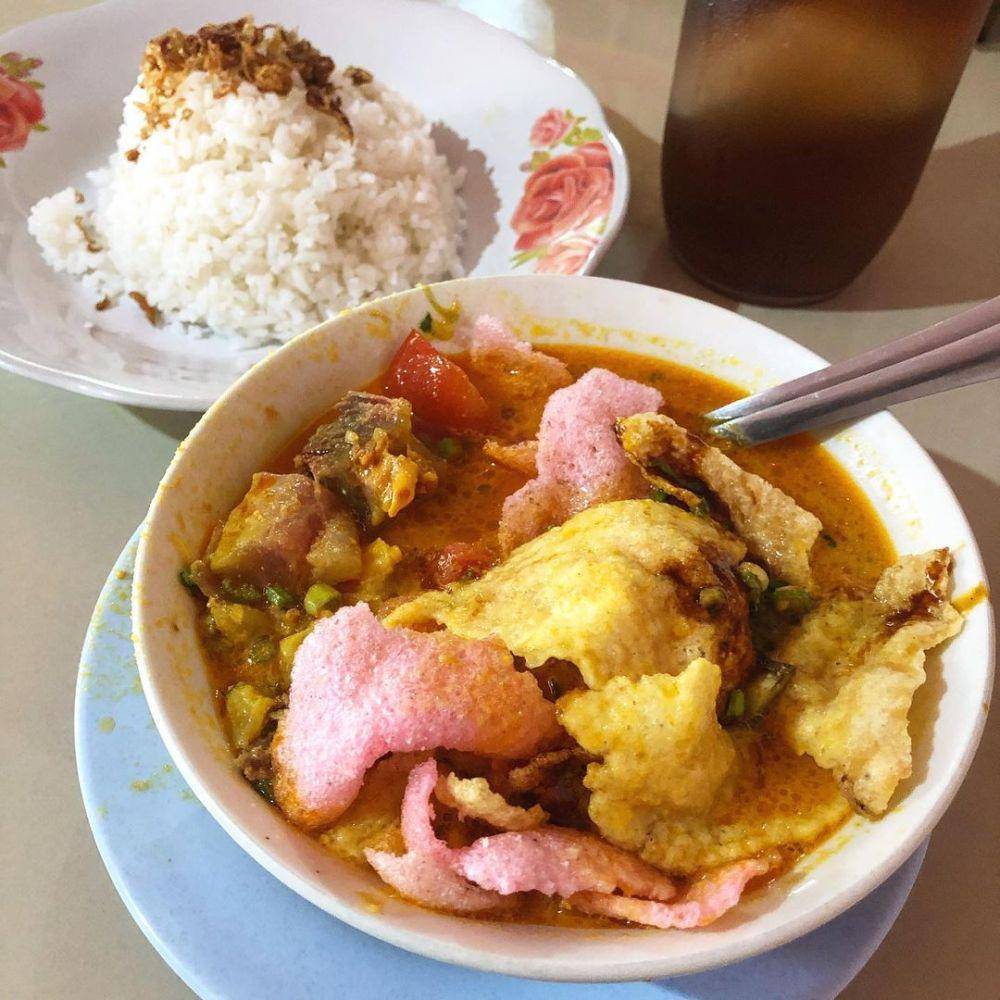 Soto Kaki Sapi Mencos H. Sarnadi (instagram.com/365harinyoto)