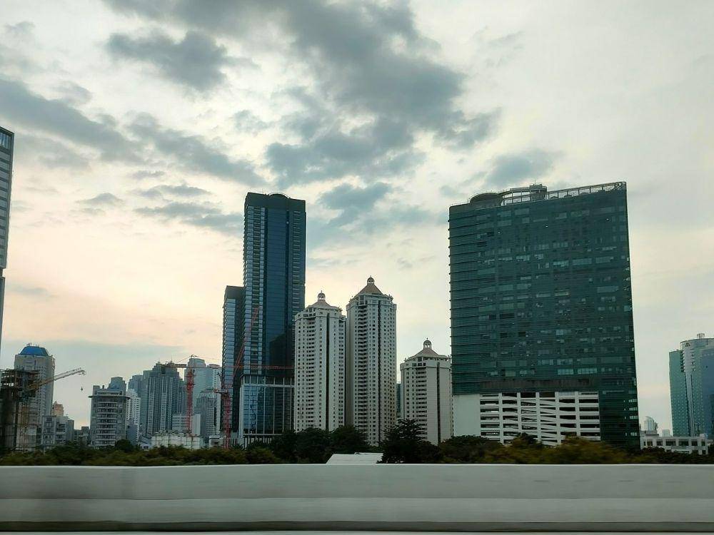 ilustrasi gedung-gedung tinggi Jakarta (wikimedia.org/Vitaium)