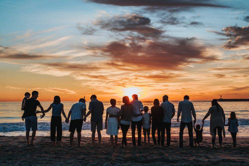 ilustrasi keluarga besar (unsplash.com/Tyler Nix)