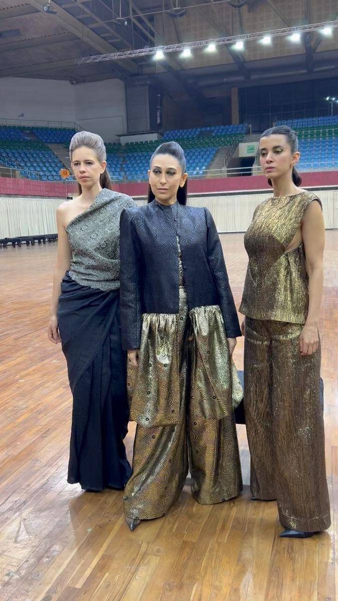 Karisma Kapoor dan rekan artis (instagram.com/vogueindia)