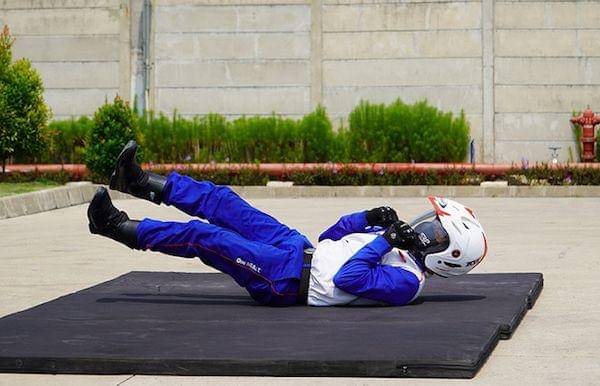 Teknik yang Aman saat Jatuh dari Sepeda Motor (Dok. IDN Times)
