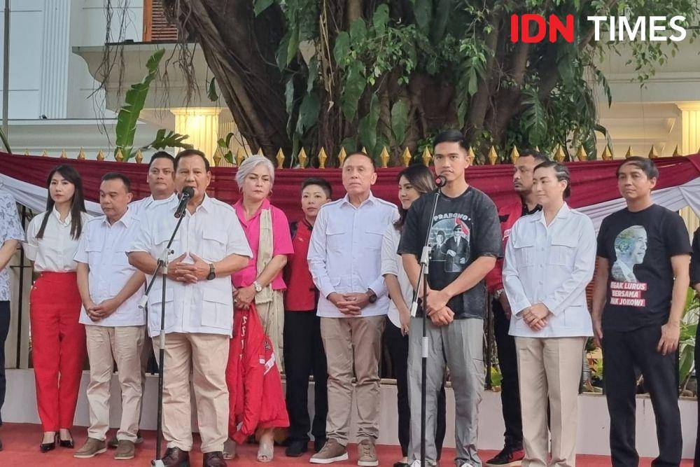 Ketua Umum Partai Solidaritas Indonesia (PSI), Kaesang Pangarep bersilaturahmi dengan Ketua Umum Partai Gerindra, Prabowo Subianto. (IDN Times/Ilman Nafi'an)