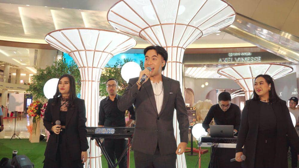 Axel Vinesse Resmi Buka Toko Pertama di Surabaya, Ada Vidi Aldiano!