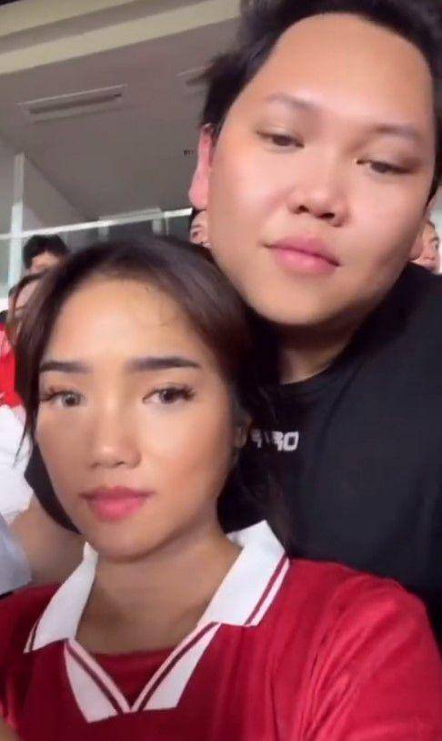 Fuji nonton timnas Indonesia (Instagram.com/temanbucin)