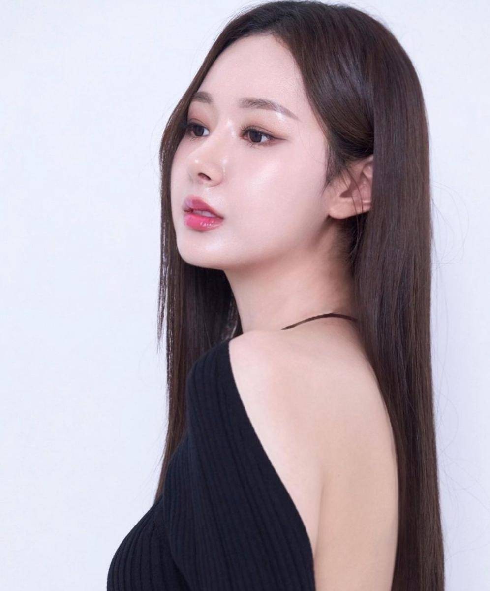 Choi Chae-Won (instagram.com/esvnels)
