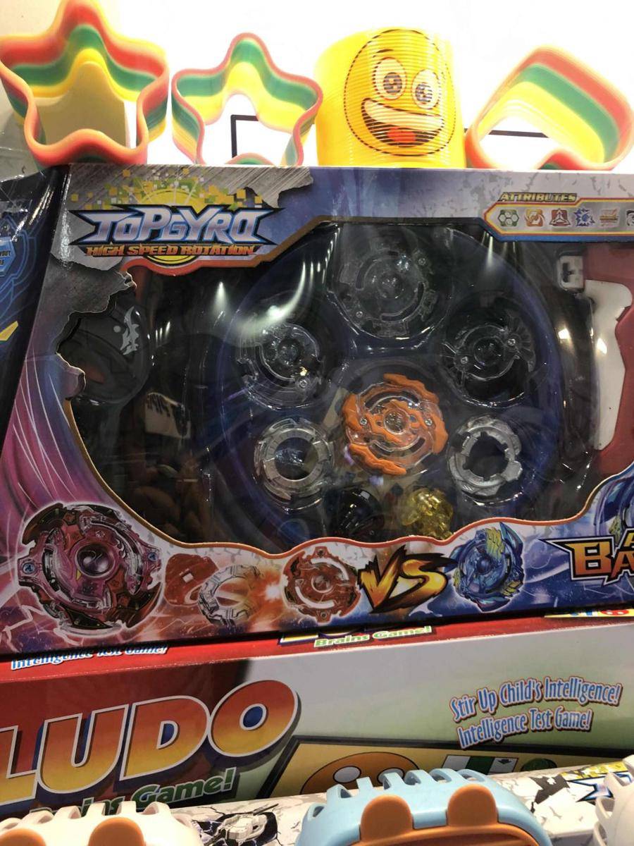 potret barang KW beyblade (reddit.com/user/Chuckthera)