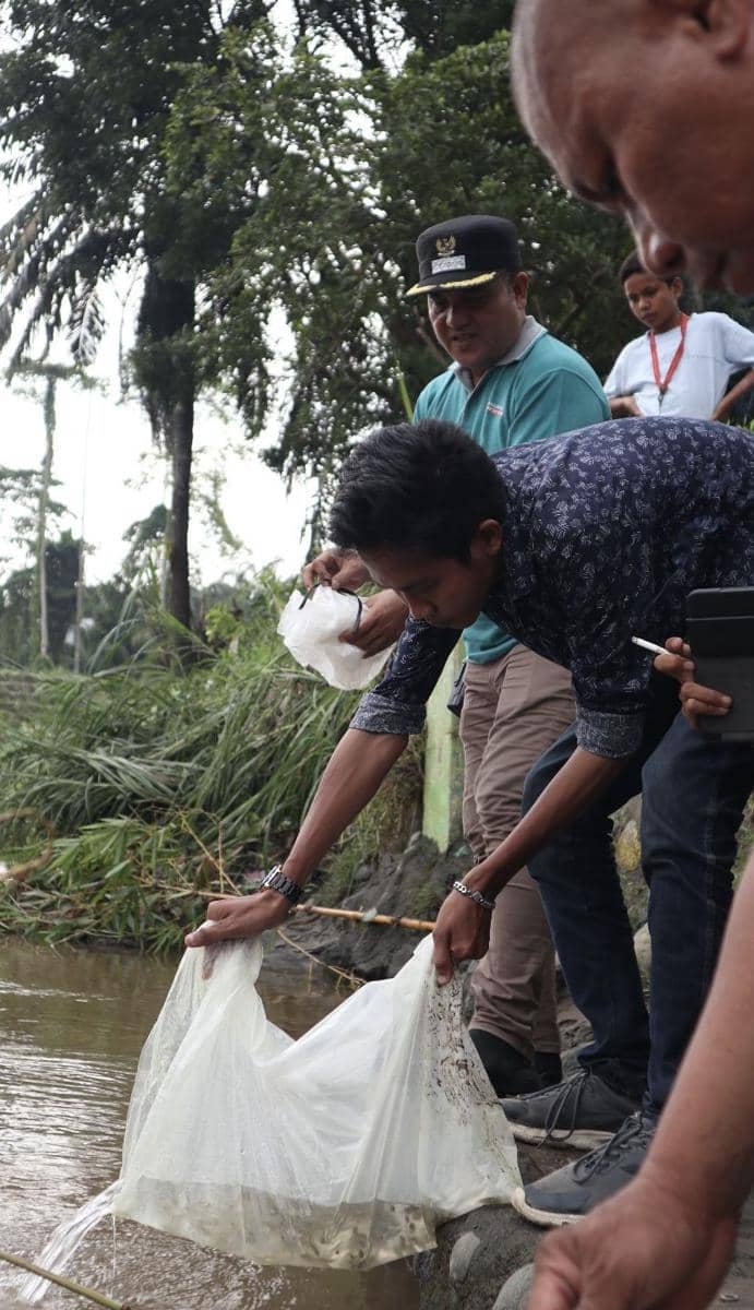 Komunitas Peduli Sungai menabur 10 ribu bibit ikan di Sungai Deli (Dok. tim penyelenggara)