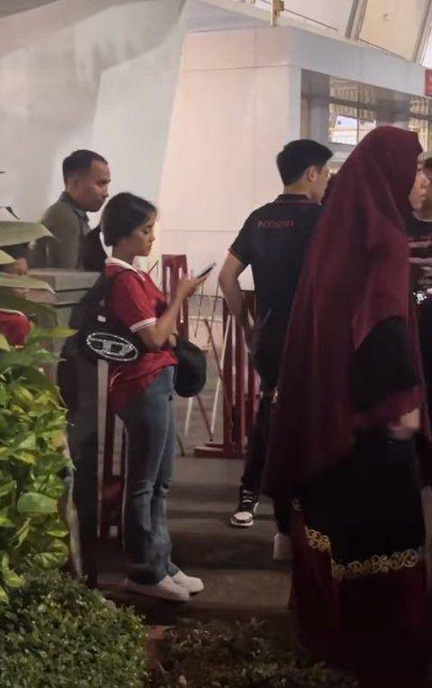 Fuji nonton timnas Indonesia (Instagram.com/pecinta.fuji)