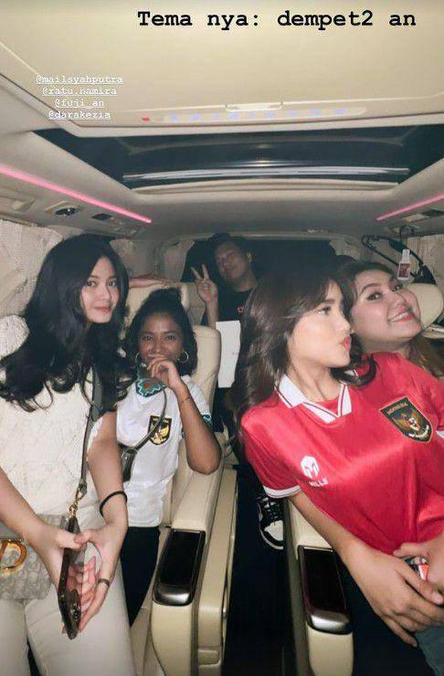 Fuji nonton timnas Indonesia (Instagram.com/yorikooangln_)
