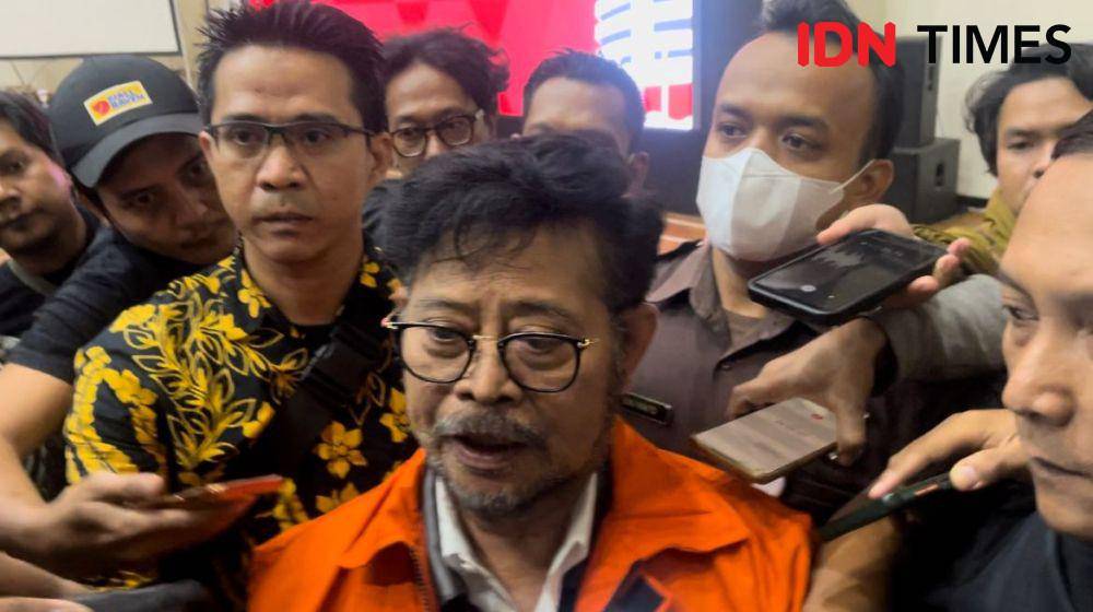 Syahrul Yasin Limpo saat dimintai keterangan oleh jurnalis. (IDN Times/@Aryodamar)