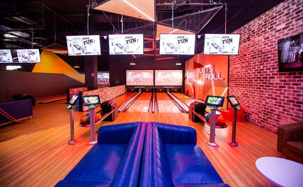 Lane bermain bowling di Timezone. Timezonegames.com