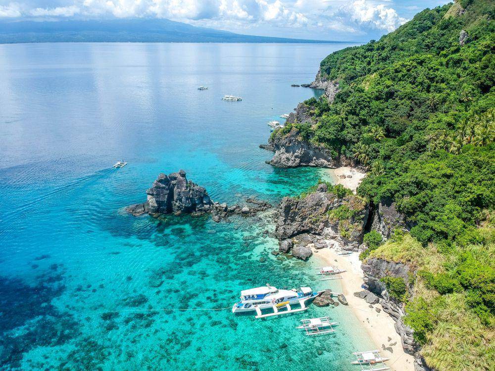 Pulau Api, Dauin, Filipina (unsplash.com/cjtagupa)