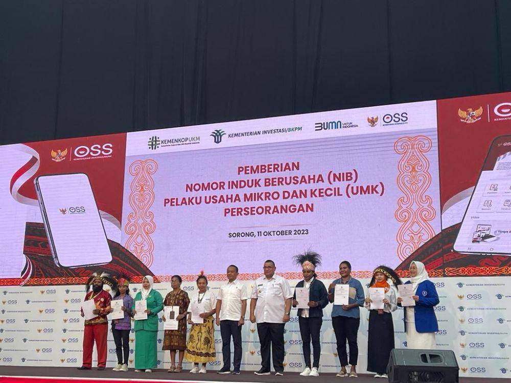 Momen 125 UMK Sorong binaan PNM menerima NIB dari Kemeninves. (Dok. PNM)
