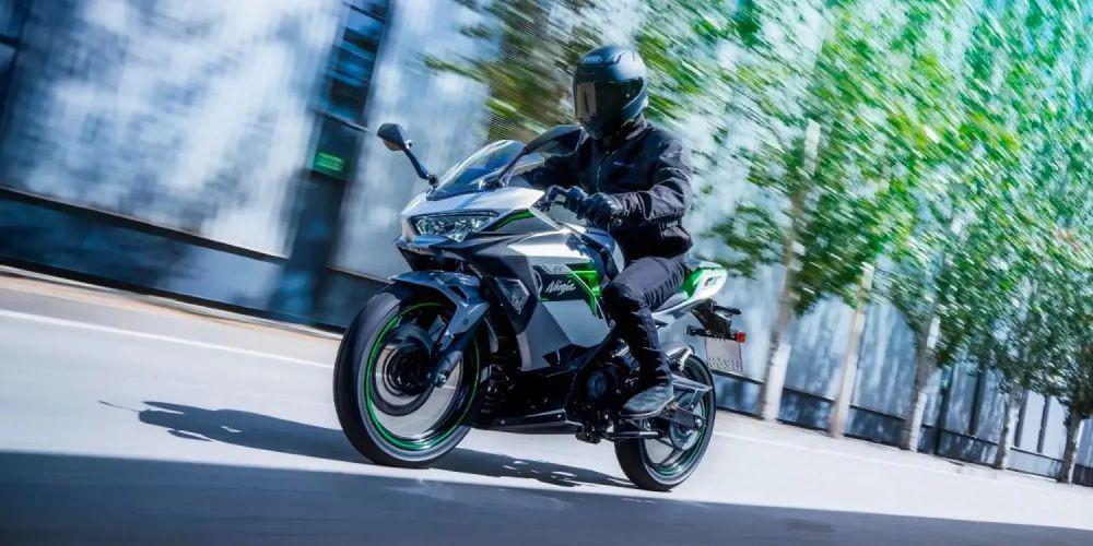 Baterai Motor Listrik Kawasaki Ninja e-1 dan Z e-1 Tembus Rp90 Juta