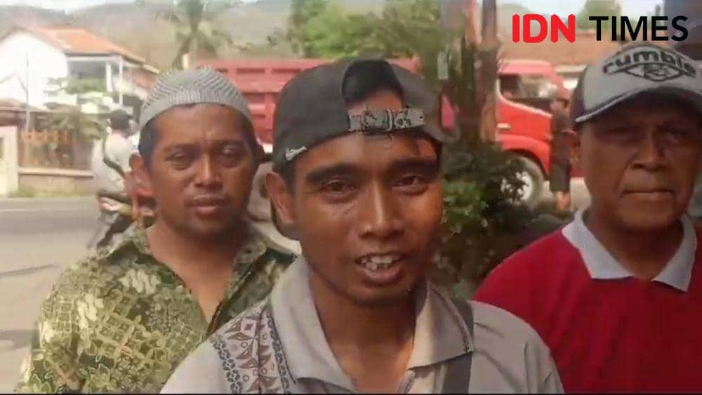 Wagiyo saksi mata yang berada di lokasi kejadian motor vs truk tronton di Banyumas.Jumat (13/10/2023).(IDN Times/Sutrisno)