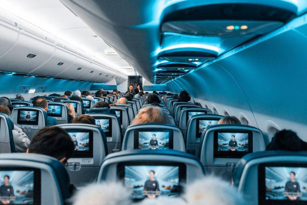 ilustrasi penumpang setelah proses boarding (unsplash.com/Omar Prestwich)
