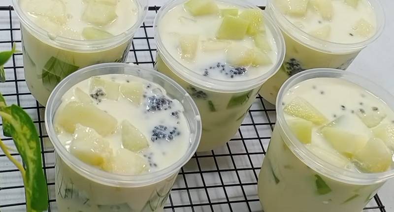 ilustrasi resep es melon susu jelly (dok. YouTube/Resep Erlita)