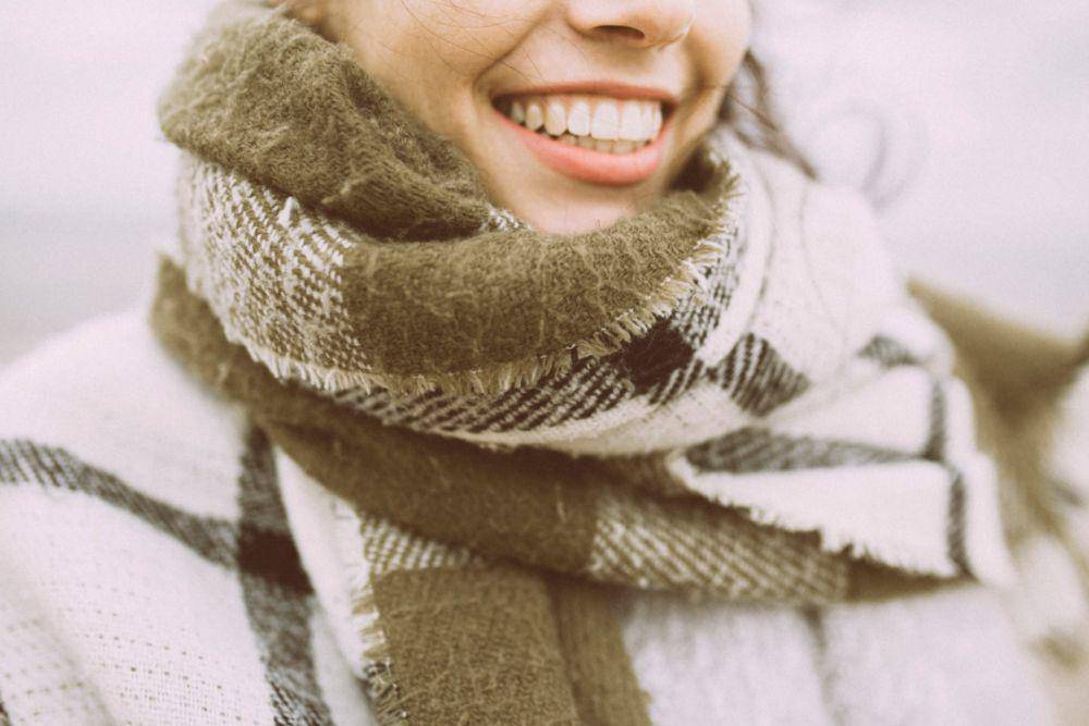 ilustrasi scarf leher (unsplash.com/Simona Sergi)