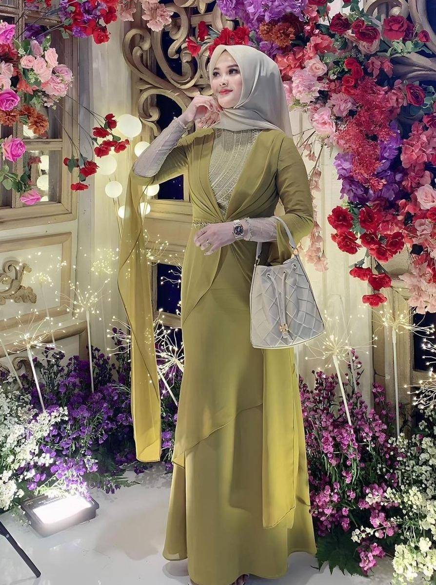 OOTD pesta hijab (instagram.com/zihanshvira)