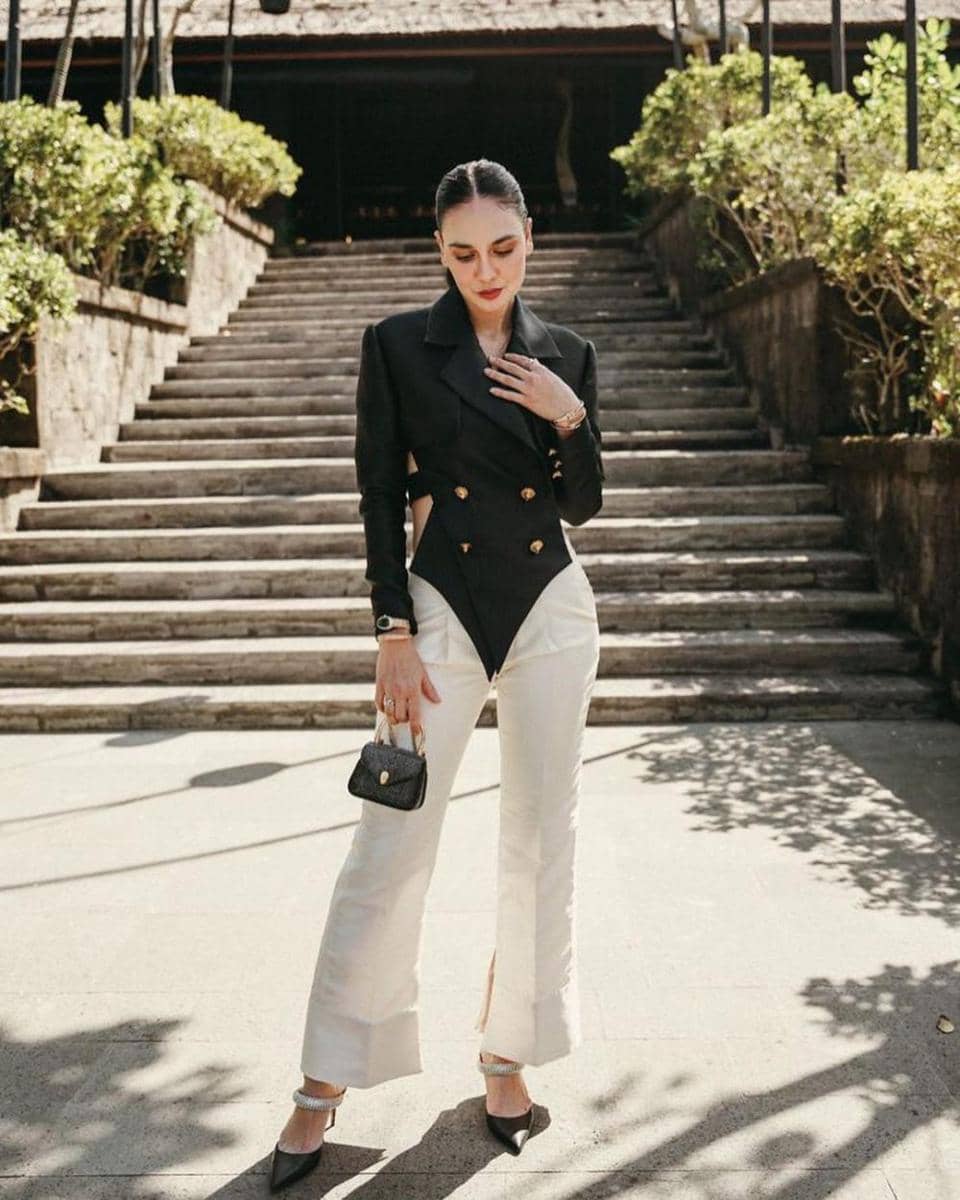 ide gaya semi formal ala Luna Maya (instagram.com/lunamaya)