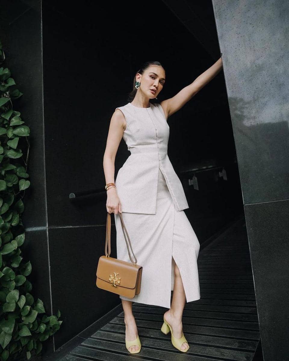 ide gaya semi formal ala Luna Maya (instagram.com/lunamaya)