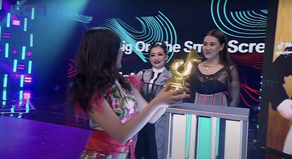 momen Fuji menang TikTok Awards 2023 (youtube.com/RCTI Entertainment)