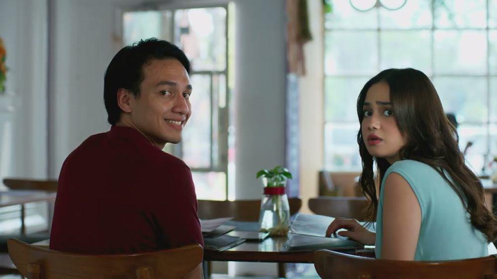 10 Karakter di Film Indonesia yang Jatuh Hati pada Teman Masa Kecil