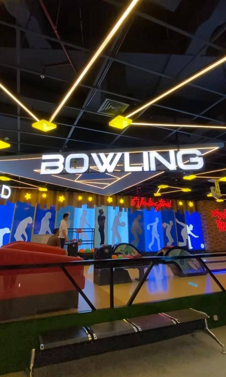 Arena bermain boling di Happy Time Ciputra World Surabaya. Instagram/shenlyaldeana23