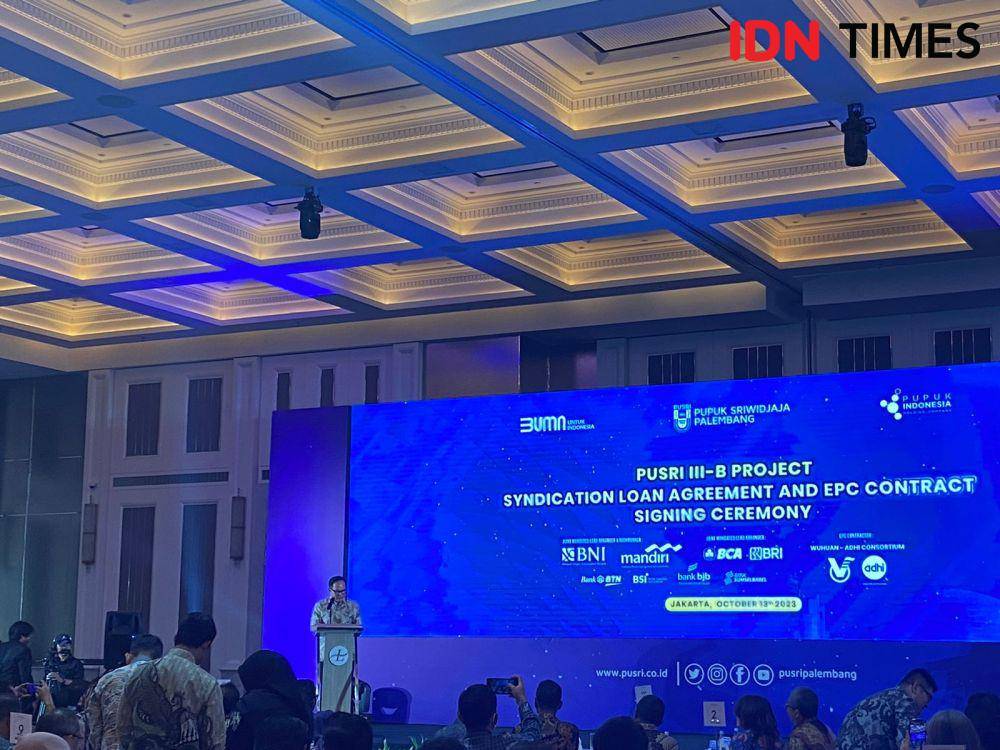 Penandatanganan Perjanjian Kredit Pendanaan dan EPC Proyek Pusri-IIIB di Hotel The Langham, Jakarta, Jumat (13/10/2023). (IDN Times/Vadhia Lidyana)
