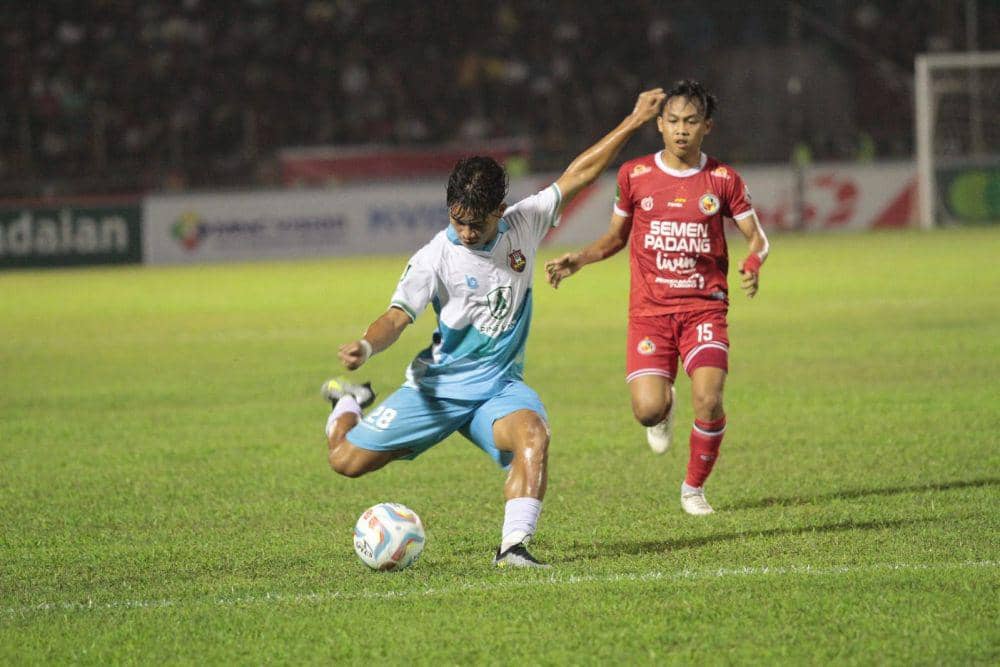 Penyerang Sada Sumut Hamzah Tito saat duel dengan Semen Padang di Stadion H Agus Salim, Padang (Dok.Abdi for IDN Times)